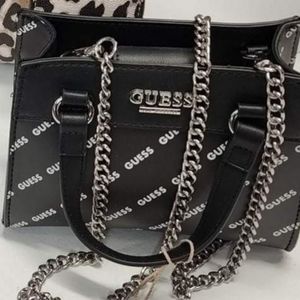 GORGEOUS NEW GUESSCROSSBODY.